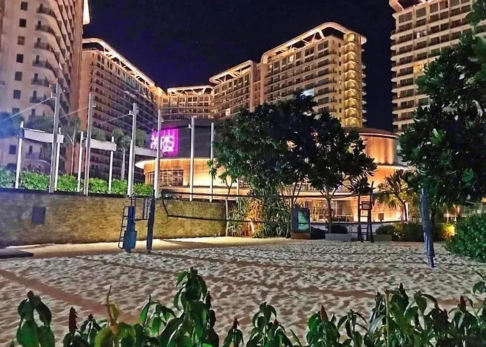Azure Urban A16 Wavepool Near Airport *
