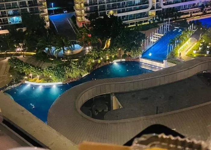 Azure Urban A16 Wavepool Near Airport *